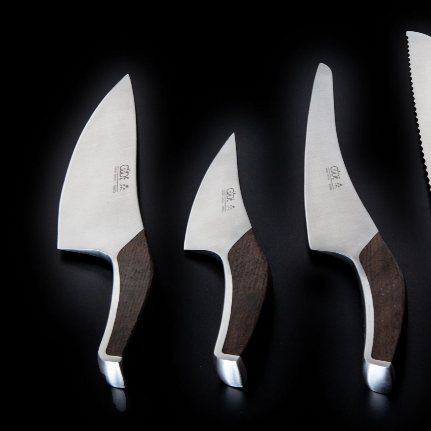 Gude Synchros Series Forged Chef's Knife 9", Flamed Oakwood Handle - GuedeUSA