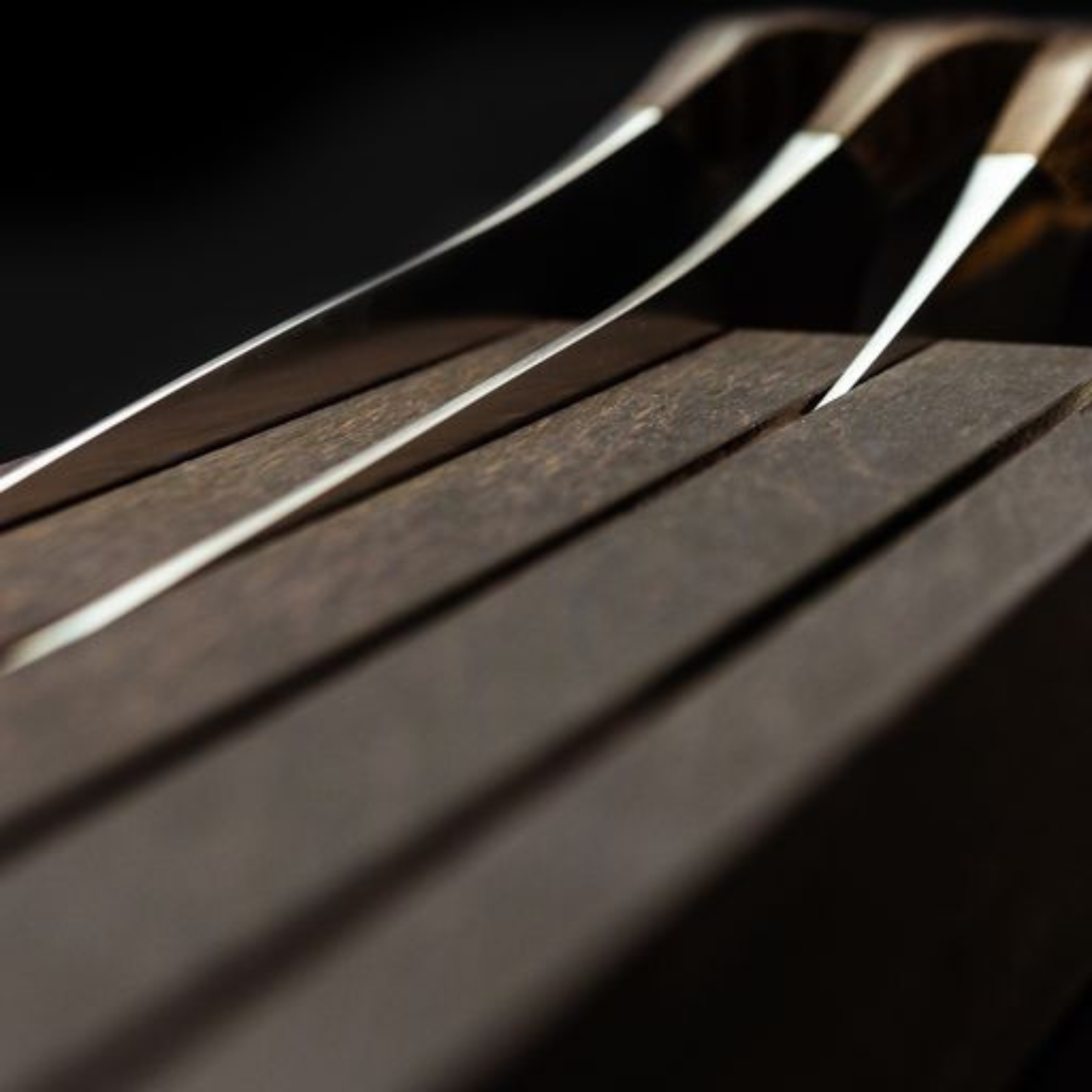 Güde SYNCHROS knife block in flamed oak, a durable home for a four-knife collection
