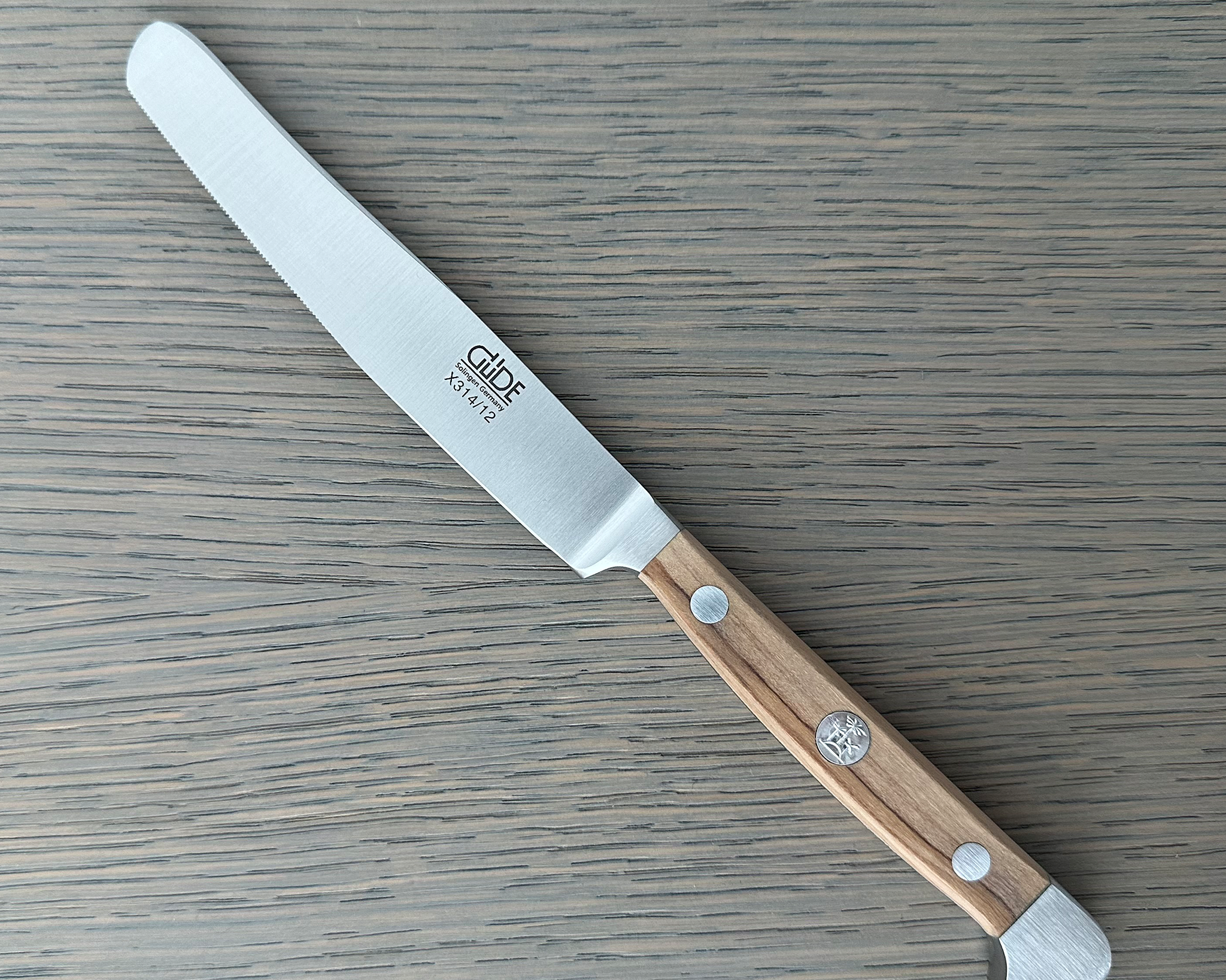 Gude Alpha Olive Series Forged Double Bolster Serrated Steak Knife 4-1/2-in, Olivewood Handle – Gude Shop USA